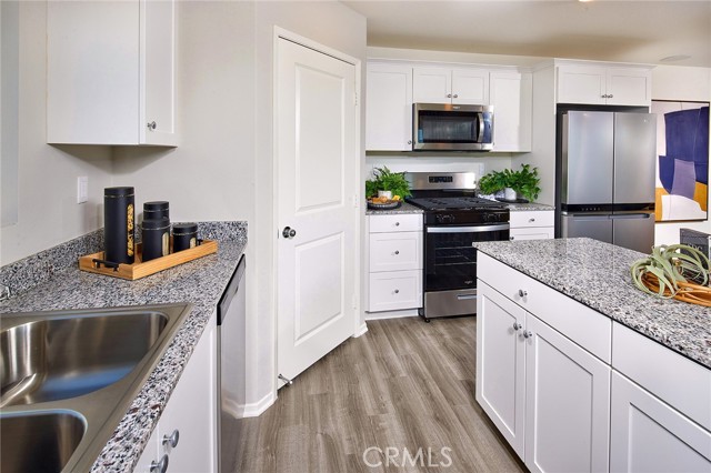 Detail Gallery Image 6 of 13 For 30504 Genesis Ct, Winchester,  CA 92596 - 3 Beds | 2/1 Baths