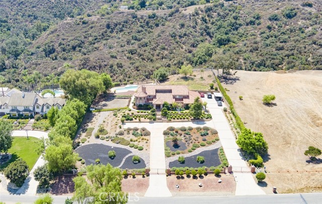 1300 Hidden Springs Drive, Corona CA: https://media.crmls.org/medias/8da6b8b4-90f2-429f-a4aa-dc632ba3b8df.jpg