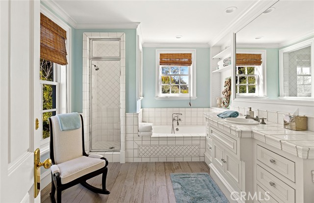 1 San Mateo Way, Corona del Mar CA: https://media.crmls.org/medias/8da6e8f9-474b-4d88-b3c1-a6a02d4f8c7d.jpg