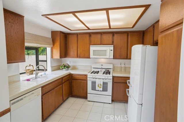 Detail Gallery Image 7 of 17 For 19950 Avenue of the Oaks, Newhall,  CA 91321 - 2 Beds | 2 Baths