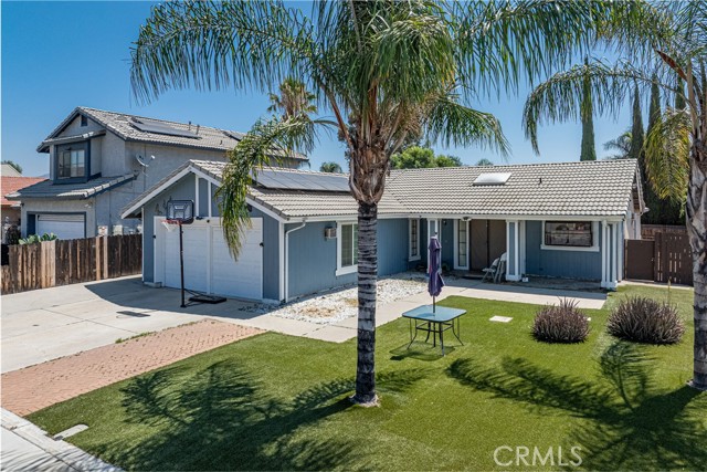 Detail Gallery Image 2 of 36 For 13848 Golden Eagle Ct, Moreno Valley,  CA 92553 - 3 Beds | 3 Baths