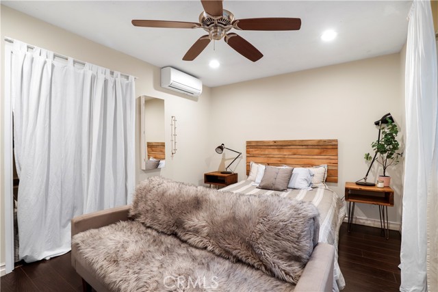 2114 India Street, Los Angeles CA: https://media.crmls.org/medias/8da91d00-2176-4708-a125-e6f9839907cb.jpg