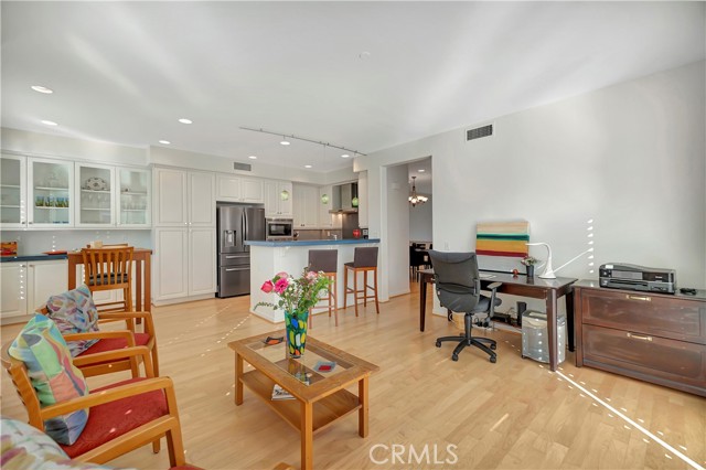 Detail Gallery Image 18 of 48 For 19328 Surfwave Dr, Huntington Beach,  CA 92648 - 3 Beds | 2/1 Baths