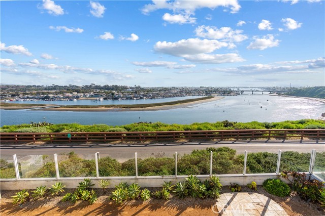 Detail Gallery Image 26 of 34 For 47 Cape Andover, Newport Beach,  CA 92660 - 4 Beds | 3/2 Baths