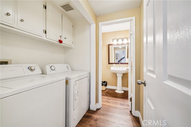 11415 Aberdeen, Fontana CA: https://media.crmls.org/medias/8da9fa9b-989c-46ad-b9ff-abfb6dd33888.jpg