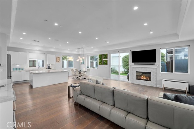 2214 Warfield Avenue, Redondo Beach, California 90278, 4 Bedrooms Bedrooms, ,3 BathroomsBathrooms,Residential,Sold,Warfield,SB24110583