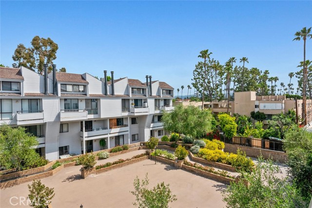 13331 Moorpark Street, Sherman Oaks CA: https://media.crmls.org/medias/8dab6328-8f01-40cf-9e3a-3ea0cdb3e99b.jpg