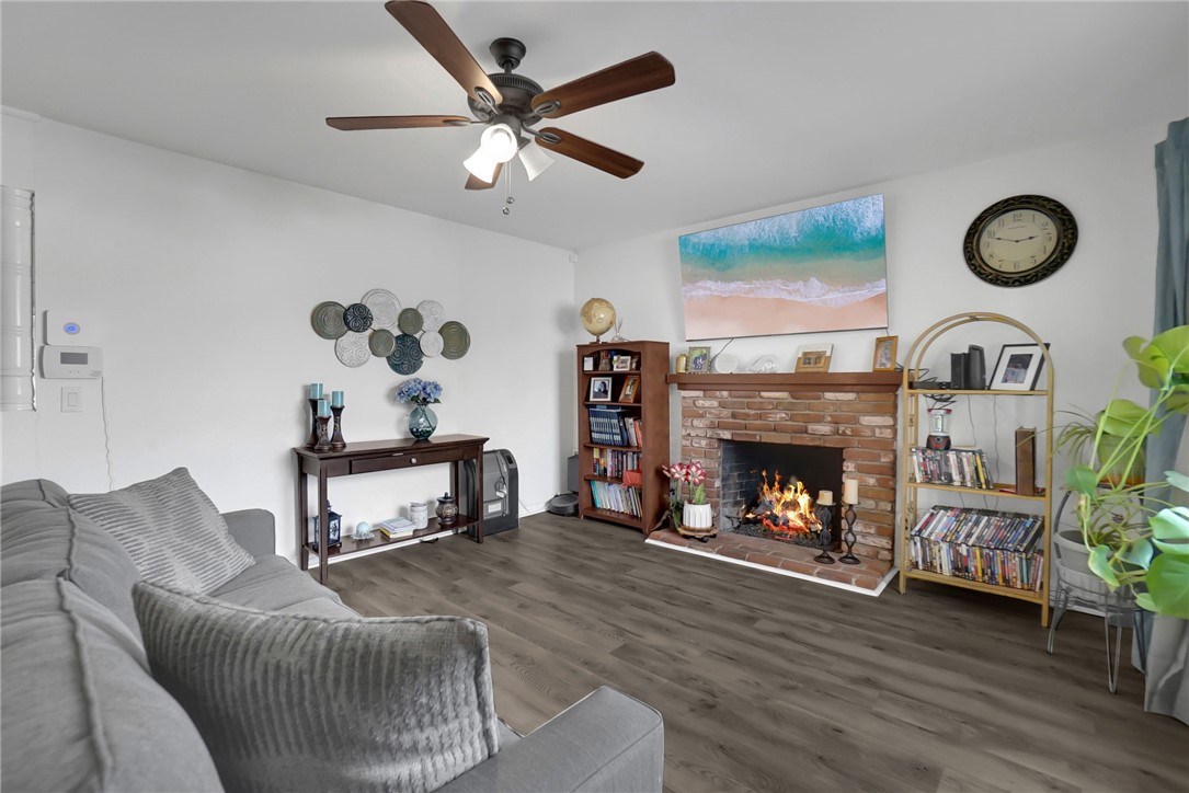 Detail Gallery Image 3 of 15 For 26061 Lawton Ct, Hemet,  CA 92544 - 2 Beds | 2 Baths