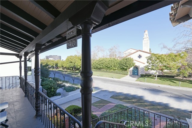 Detail Gallery Image 13 of 30 For 915 S Le Doux Rd, Los Angeles,  CA 90035 - 3 Beds | 2 Baths