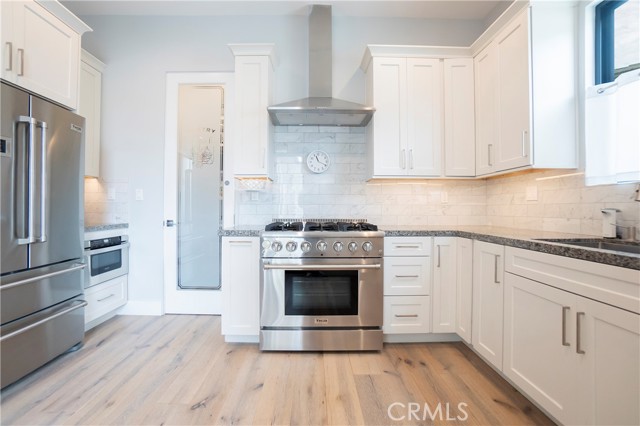 Six burner gas stove with floating hood