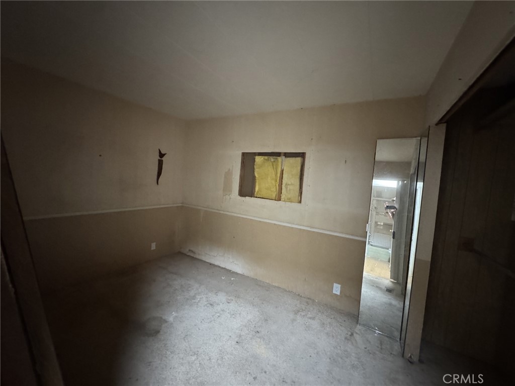 https://media.crmls.org/medias/8dacaff0-8b32-4572-875b-34bdfcec1f70.jpg?preset=X-Large