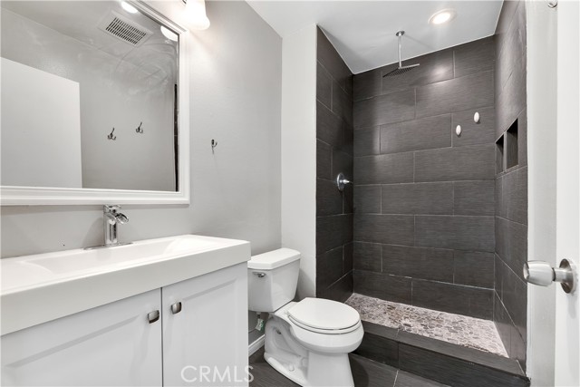 Detail Gallery Image 24 of 31 For 18445 Hatteras #403,  Tarzana,  CA 91356 - 2 Beds | 2 Baths