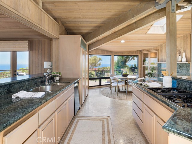 3423 Newridge Drive, Rancho Palos Verdes CA: https://media.crmls.org/medias/8dadfe26-e2be-4b0c-8b55-d1e29cb80da1.jpg