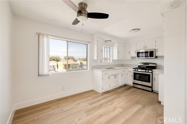 11726 Freeman Avenue, Hawthorne CA: https://media.crmls.org/medias/8daee03c-949f-47ca-8a5f-47b25e226edd.jpg