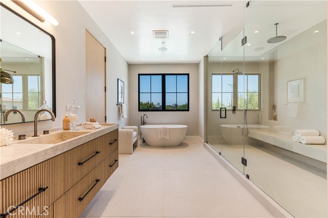Detail Gallery Image 27 of 37 For 16711 Moorpark St, Encino,  CA 91436 - 6 Beds | 6/1 Baths