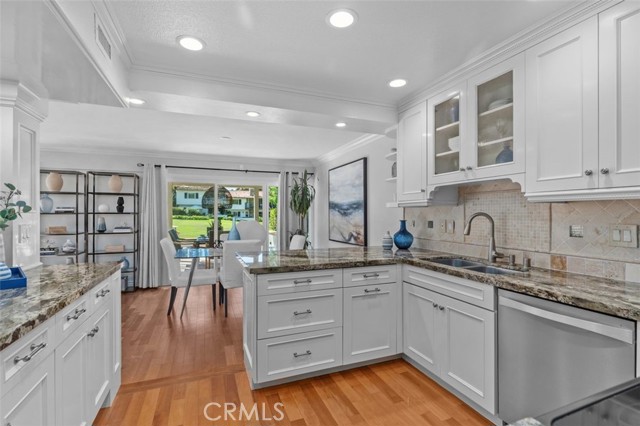 Detail Gallery Image 10 of 32 For 525 Vista Flora, Newport Beach,  CA 92660 - 3 Beds | 2/1 Baths