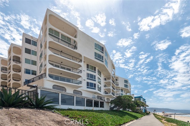 565 Esplanade, Redondo Beach, California 90277, 1 Bedroom Bedrooms, ,1 BathroomBathrooms,Residential,Sold,Esplanade,SB22041667