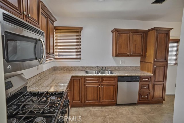 2026 N Evergreen Street, Burbank CA: https://media.crmls.org/medias/8daffa23-692e-4e2b-b40a-2187bef944af.jpg