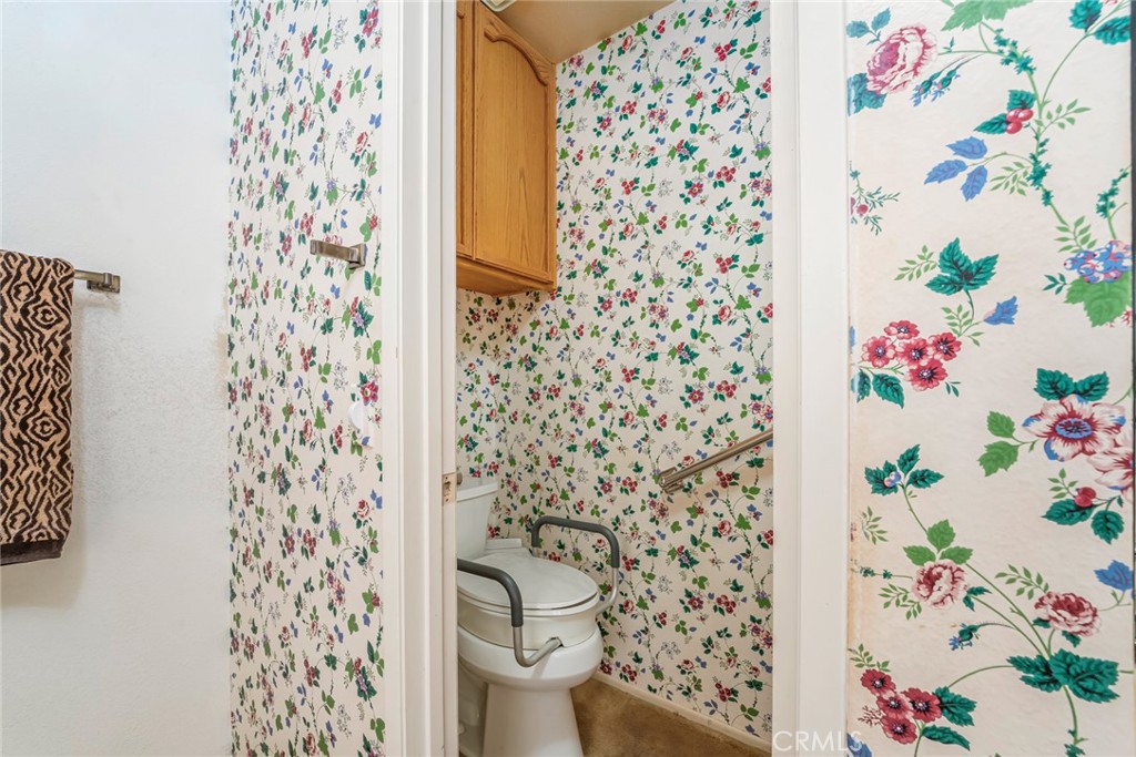 https://media.crmls.org/medias/8db17a1a-9163-4000-b7a3-d9d12e37ed0c.jpg?preset=X-Large