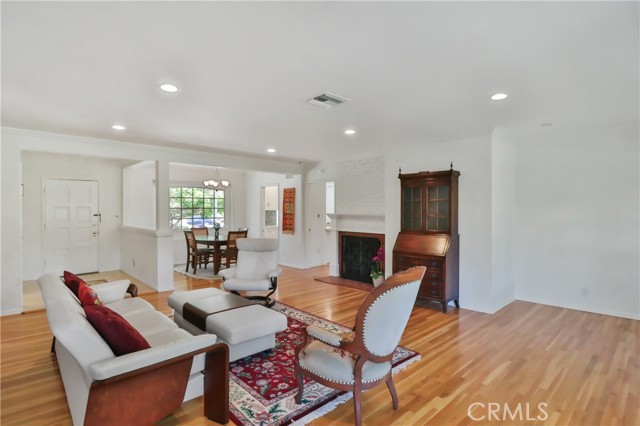 Detail Gallery Image 8 of 38 For 8944 Amestoy Ave, –,  CA 91324 - 3 Beds | 2 Baths
