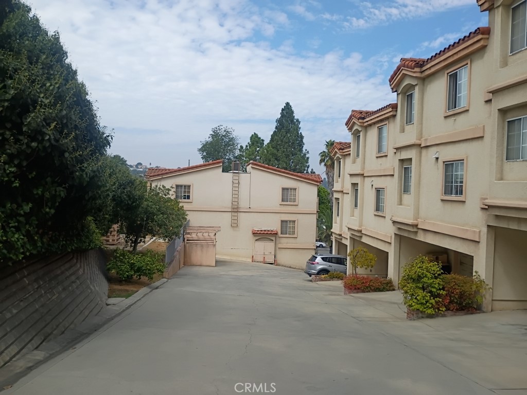 https://media.crmls.org/medias/8db1c55d-b735-4810-87d4-ad957c654182.jpg?preset=X-Large