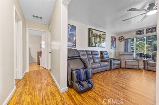 17373 Reed Street, Fontana CA: https://media.crmls.org/medias/8db209b5-af6c-42db-8ff7-afd938e7f818.jpg