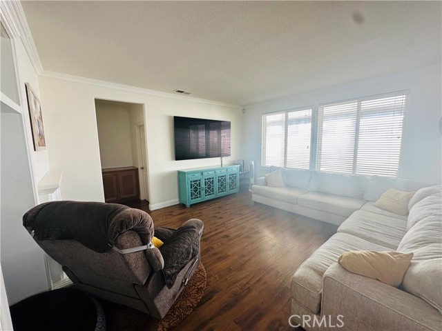 6478 Emmerdale Street, Eastvale CA: https://media.crmls.org/medias/8db21e79-e7b4-4bc3-b132-37b4e14b01c0.jpg
