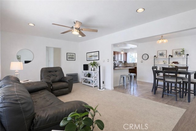 Detail Gallery Image 7 of 27 For 4151 Los Coyotes Diagonal, Lakewood,  CA 90713 - 2 Beds | 2 Baths