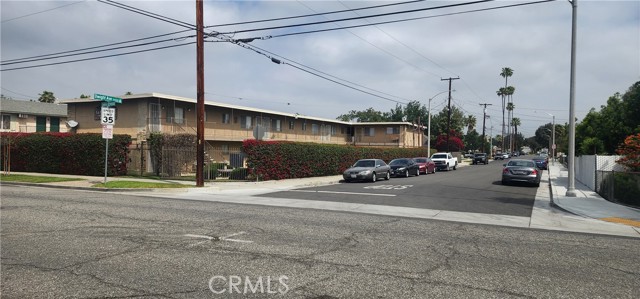 1935 W Linden Street, Riverside CA: https://media.crmls.org/medias/8db38c4a-22ad-4fad-a062-7e504b4db8bd.jpg