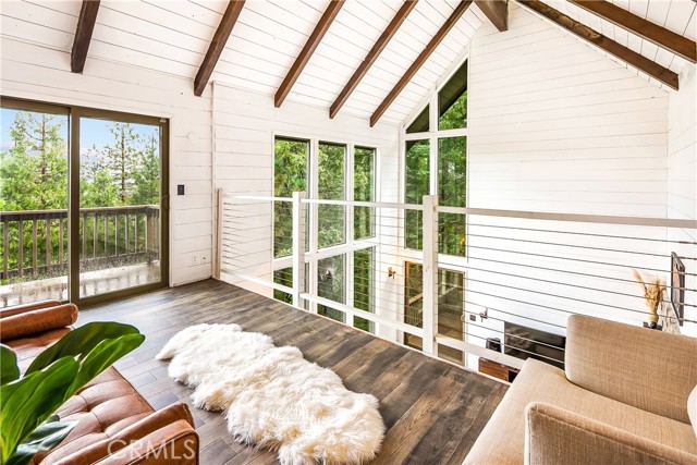 332 Grizzly Road, Lake Arrowhead CA: https://media.crmls.org/medias/8db41076-7d59-4dd1-95f4-e37de6164678.jpg