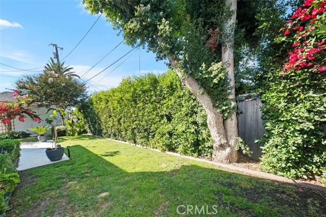 2329 Vineyard Avenue, Los Angeles CA: https://media.crmls.org/medias/8db4a805-926d-4624-bb89-cbd3ccb118b5.jpg