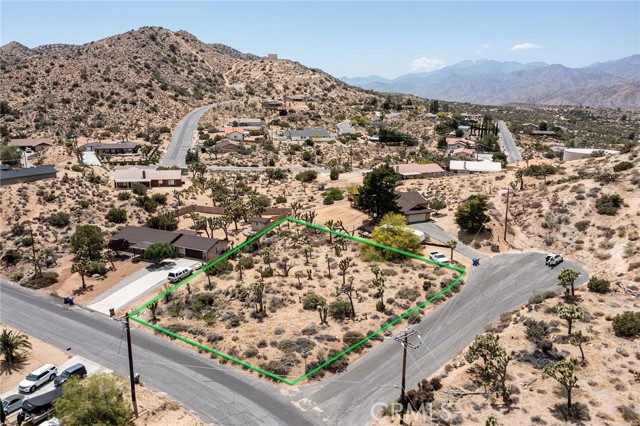 8385 Elk Court, Yucca Valley CA: https://media.crmls.org/medias/8db4caab-4e33-43fa-8783-a66c289c7279.jpg