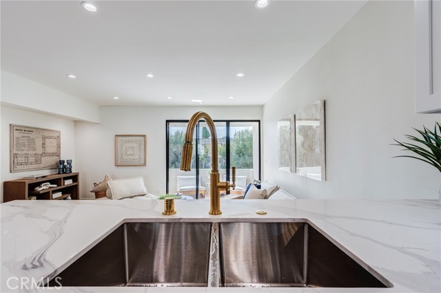 Detail Gallery Image 16 of 74 For 11919 Mayfield, Los Angeles,  CA 90049 - 3 Beds | 3 Baths