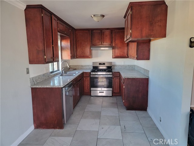 Detail Gallery Image 6 of 11 For 38478 Larkin Ave, Palmdale,  CA 93550 - 2 Beds | 1 Baths