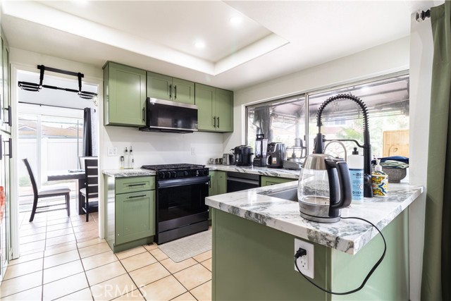 Detail Gallery Image 6 of 20 For 4511 Feather River Rd, Corona,  CA 92878 - 3 Beds | 3 Baths