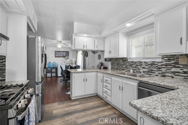 Detail Gallery Image 10 of 33 For 5800 Hamner #416,  Corona,  CA 91752 - 3 Beds | 3 Baths