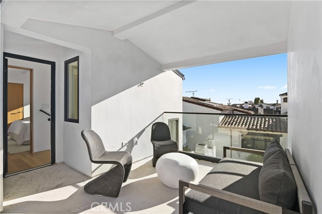 Detail Gallery Image 21 of 22 For 604 Narcissus Ave #1/2,  Corona Del Mar,  CA 92625 - 2 Beds | 2/1 Baths