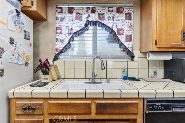 7519 Man O War Street, Bakersfield CA: https://media.crmls.org/medias/8db7c816-fa09-4608-9e41-3e35aa1d144a.jpg