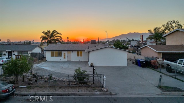 Detail Gallery Image 2 of 33 For 7804 Peacock, Highland,  CA 92346 - 5 Beds | 3 Baths