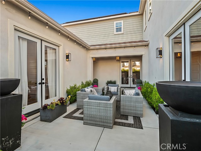 Detail Gallery Image 5 of 65 For 22385 Midtown Ct, Saugus,  CA 91350 - 5 Beds | 4/1 Baths