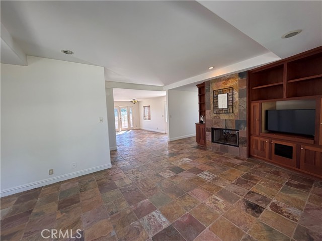 Detail Gallery Image 4 of 5 For 934 Governor, Costa Mesa,  CA 92627 - 2 Beds | 3 Baths