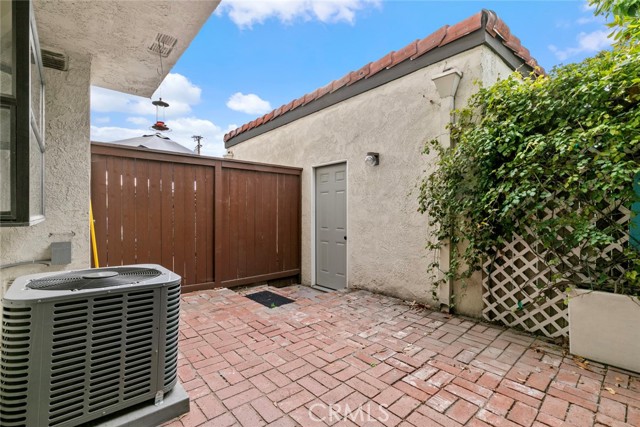 Detail Gallery Image 18 of 46 For 1102 San Juan St #B,  Tustin,  CA 92780 - 2 Beds | 2/1 Baths