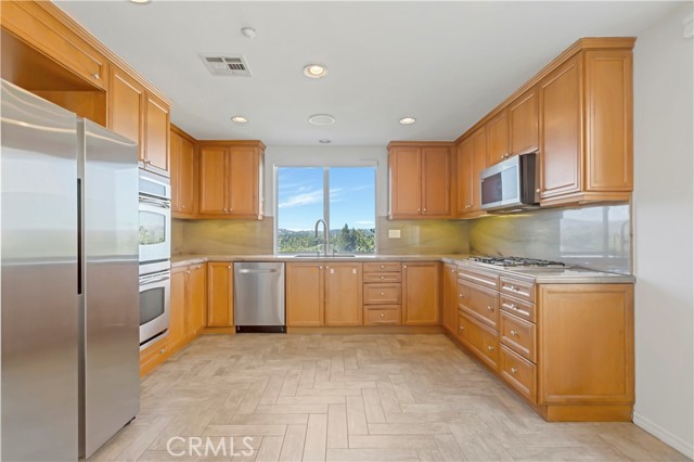 Detail Gallery Image 7 of 43 For 5678 Como Circle, Woodland Hills,  CA 91367 - 5 Beds | 3/1 Baths