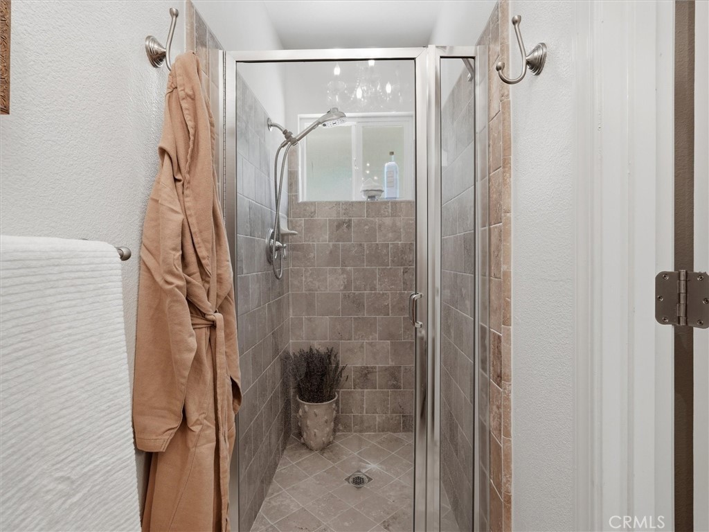 https://media.crmls.org/medias/8dbce7f9-771c-4bfe-b2a0-9c00188fd4ce.jpg?preset=X-Large