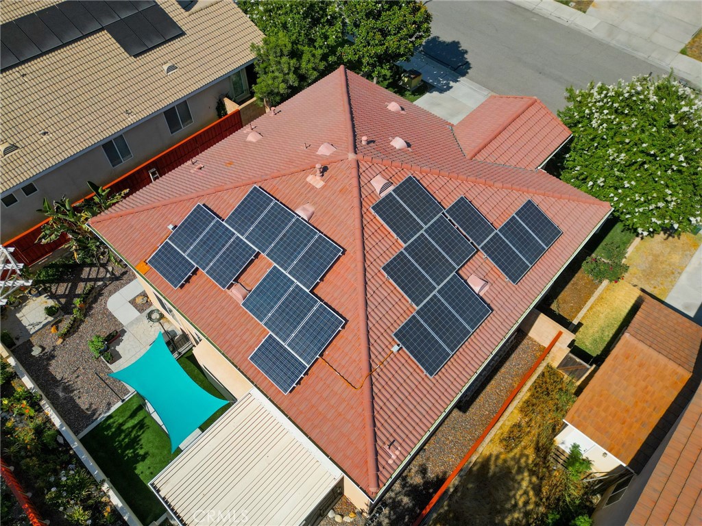 https://media.crmls.org/medias/8dbd9536-846c-4973-bbef-7b0e6bb8df79.jpg?preset=X-Large