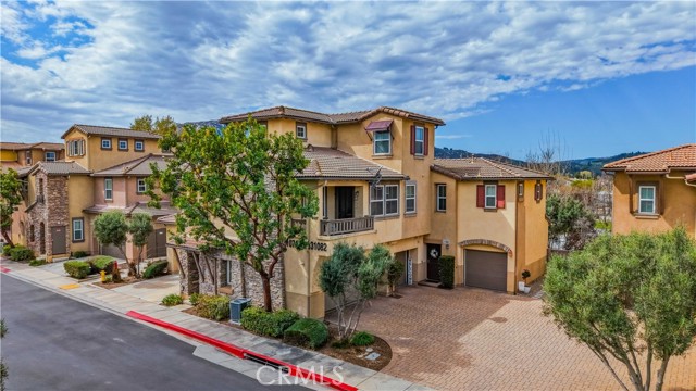 Detail Gallery Image 2 of 54 For 31082 Strawberry Tree, Temecula,  CA 92592 - 3 Beds | 2/1 Baths
