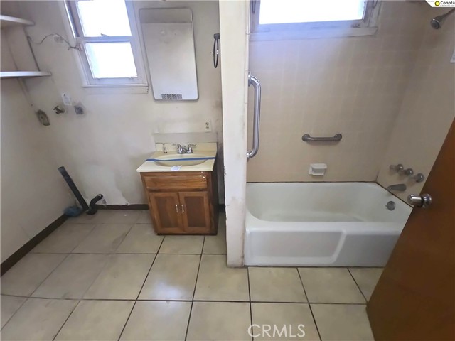 Detail Gallery Image 20 of 27 For 3581 E Alta, Fresno,  CA 93702 - 3 Beds | 2 Baths