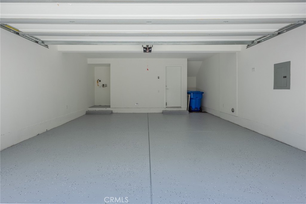 https://media.crmls.org/medias/8dbea372-9d60-4d8f-8662-6686c85e98fc.jpg?preset=X-Large