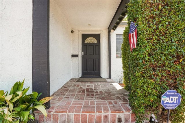 18352 Bessemer Street, Tarzana CA: https://media.crmls.org/medias/8dbed17e-8f25-4828-94a0-b6bac124258b.jpg