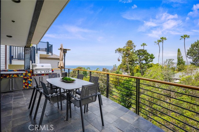 686 Diamond Street, Laguna Beach CA: https://media.crmls.org/medias/8dbf657e-d3d0-4963-8d48-71f5e7f4f40e.jpg